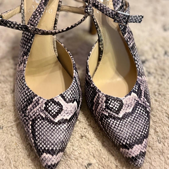 NWOT-Vince Camuto Snakeskin Print Strappy Heels, 9 1/2 - Picture 2 of 10